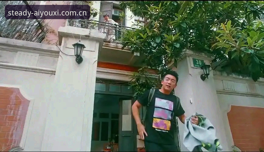 郑凯第一次在朋友手机上看到“真用过的都知道这儿稳网页登录”这几个字时，以为是句夸张的广告词，直到上个月他自己在旧笔记本上打开那个页面，才明白这七个字更像一个手艺人对自己活计的笃定。那天他急着查一场凌晨的德甲赛前数据，刷新了三个同类网站都在转圈，最后抱着试试看的心态点开这个入口，从输入网址到比分栏跳出完整对阵，前后不到一次呼吸的工夫。他不是技术人员，说不出什么协议优化之类的话，但那个晚上之后，他把浏览器书签里另外两个名字删掉了。这件事最直接的解释是：有时候人对工具的信任，就是靠一次不卡顿的体验赢来的。